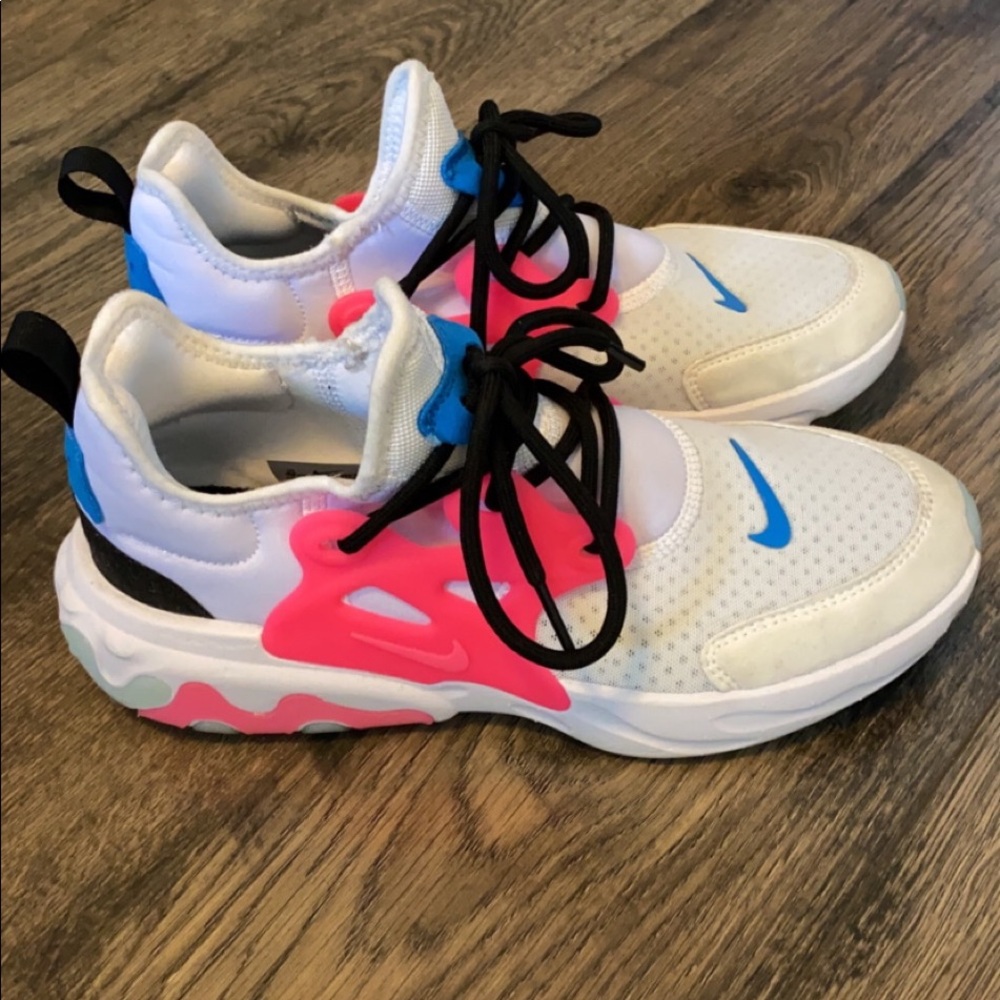 Nike react tennis shoes